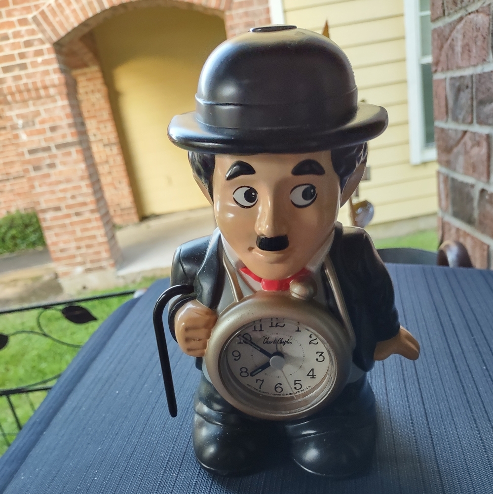 Vintage Charming Black and Red Figurine Clock